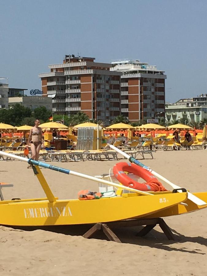 Appartamento Fronte Mare Римини Екстериор снимка