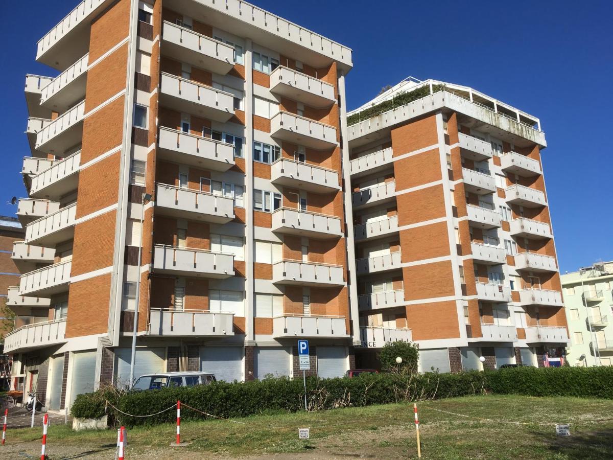 Appartamento Fronte Mare Римини Екстериор снимка