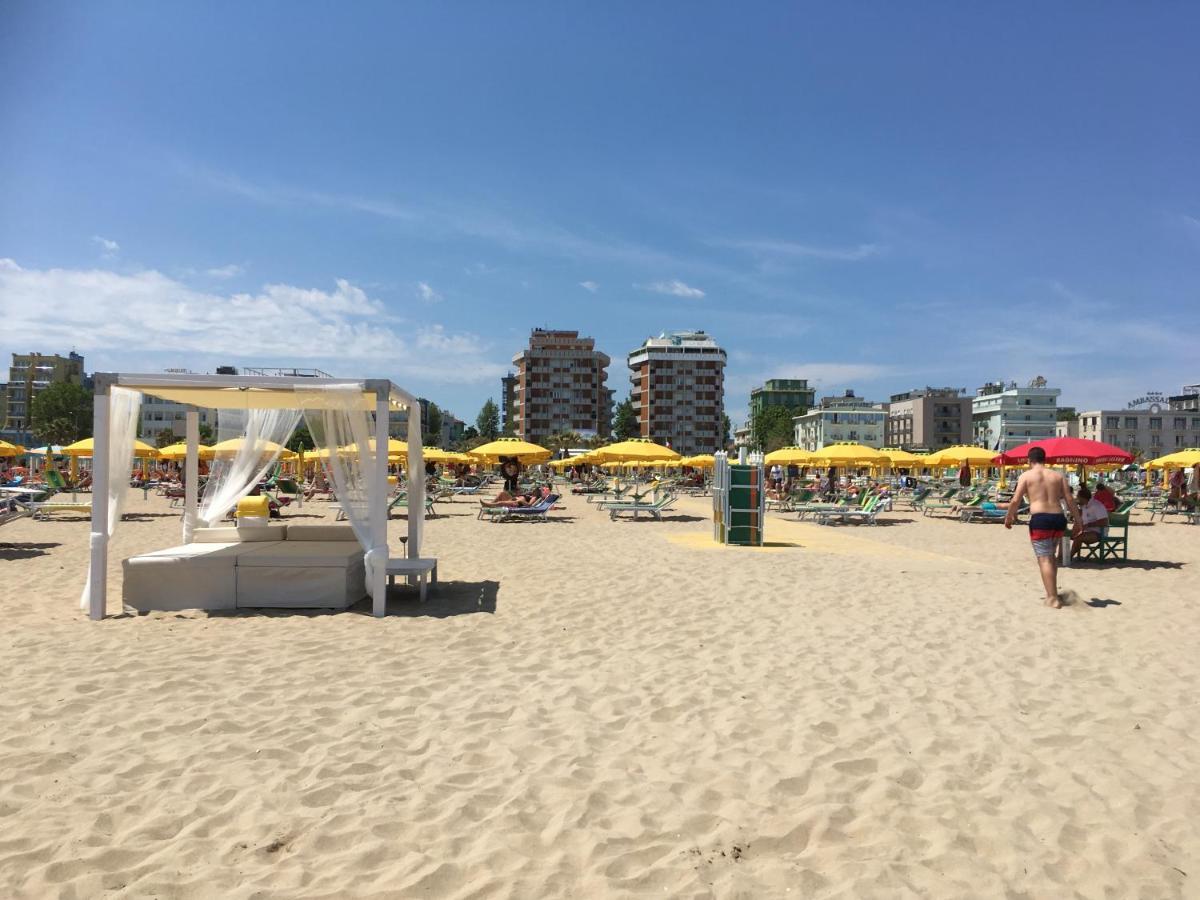 Appartamento Fronte Mare Римини Екстериор снимка