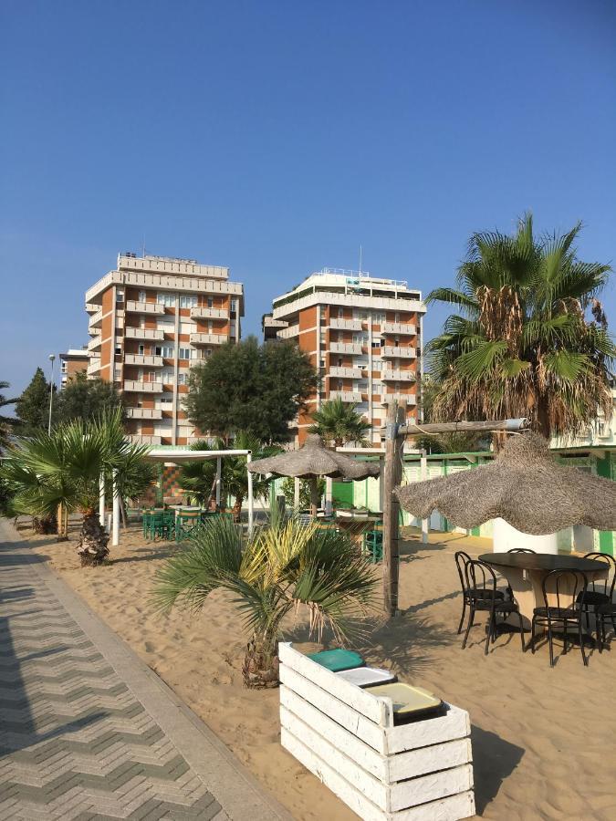Appartamento Fronte Mare Римини Екстериор снимка