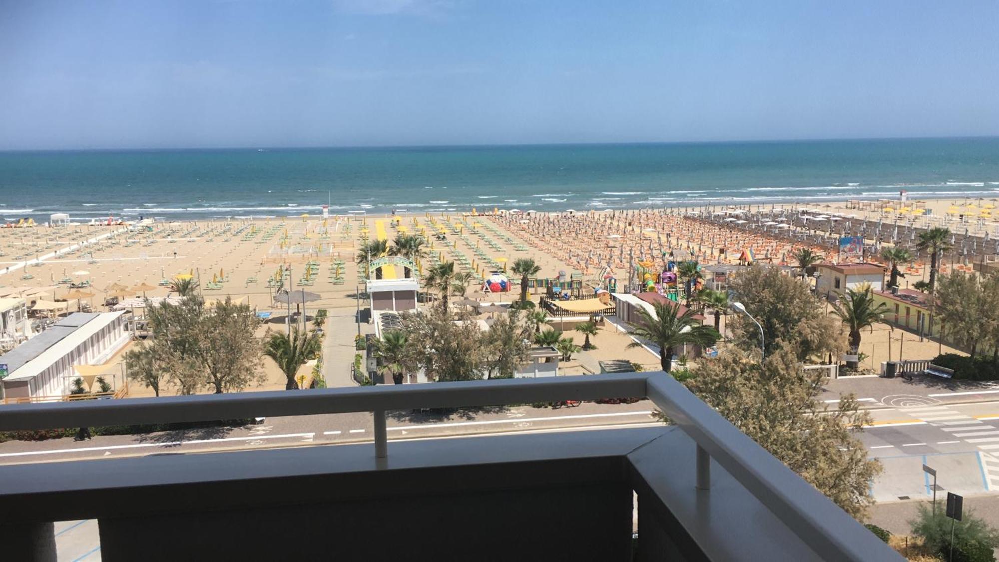 Appartamento Fronte Mare Римини Екстериор снимка