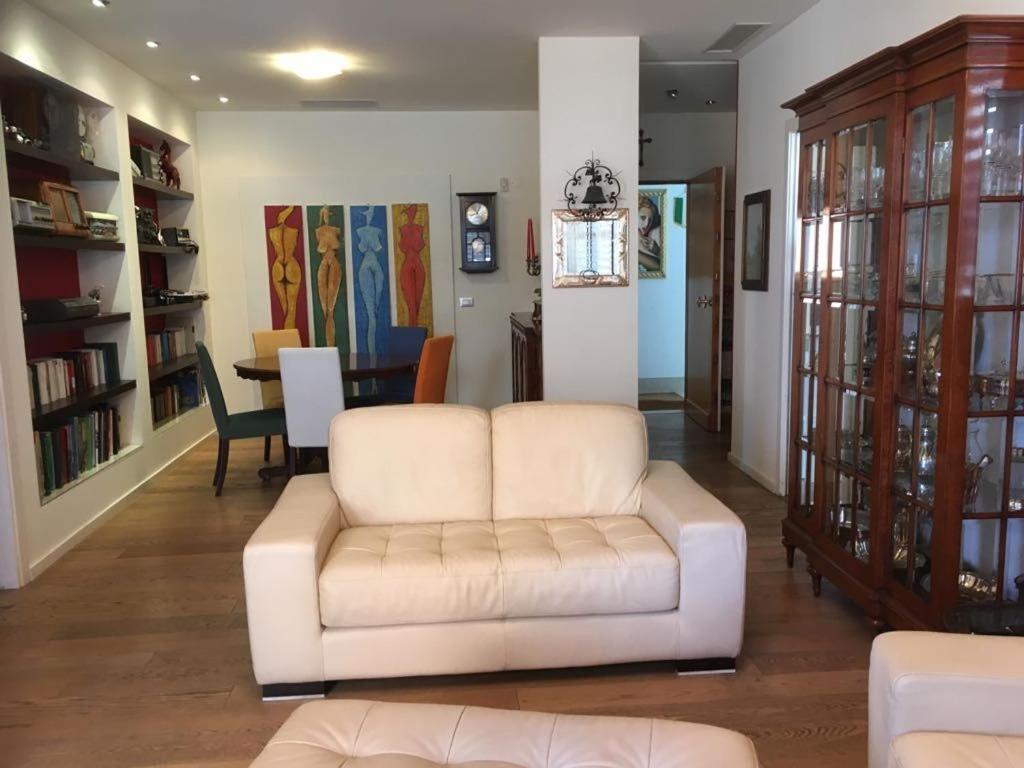 Appartamento Fronte Mare Римини Екстериор снимка